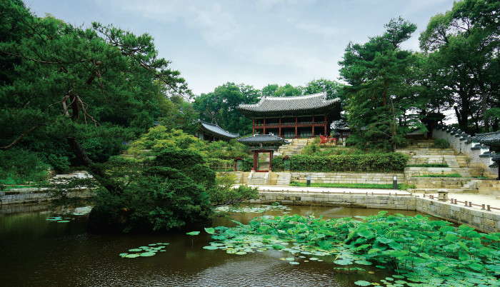 Changdeokgung Palace Garden. A view of the rear garden of Changdeokgung Palace, including Buyongjeong and Juhamnu Pavilions, with Buyongji Pond situated between them